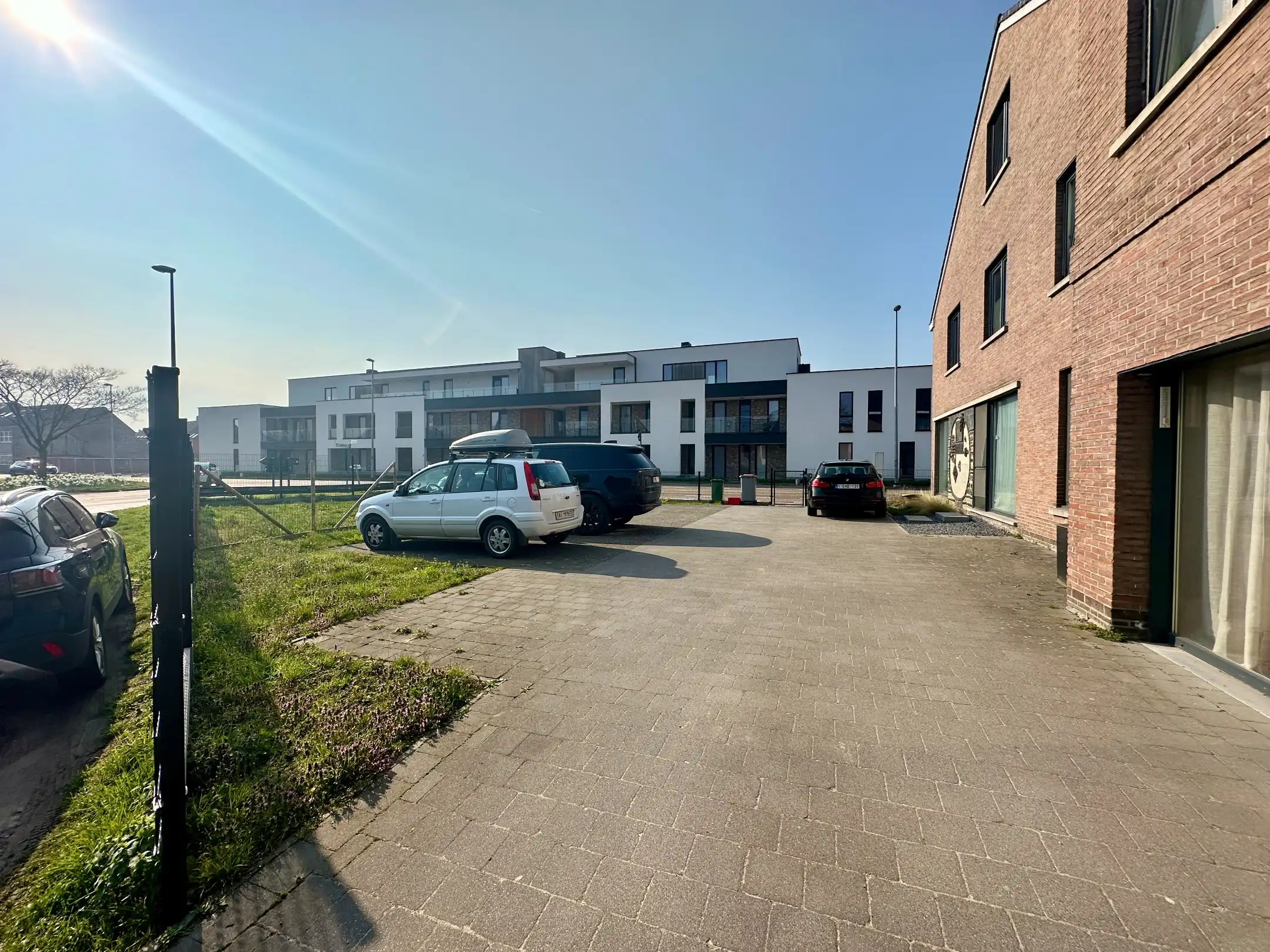 3 slaapkamer triplex met 2 staanplaatsen foto 2