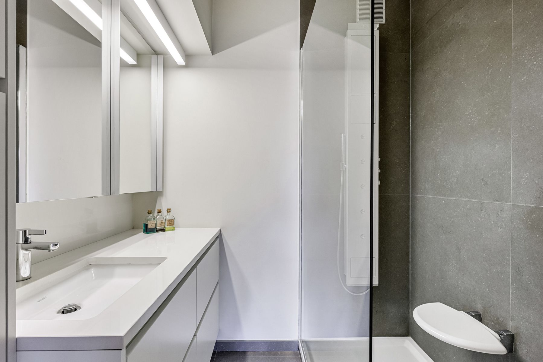 Gerenoveerd 2 slaapkamer appartement met privé kelder foto 12