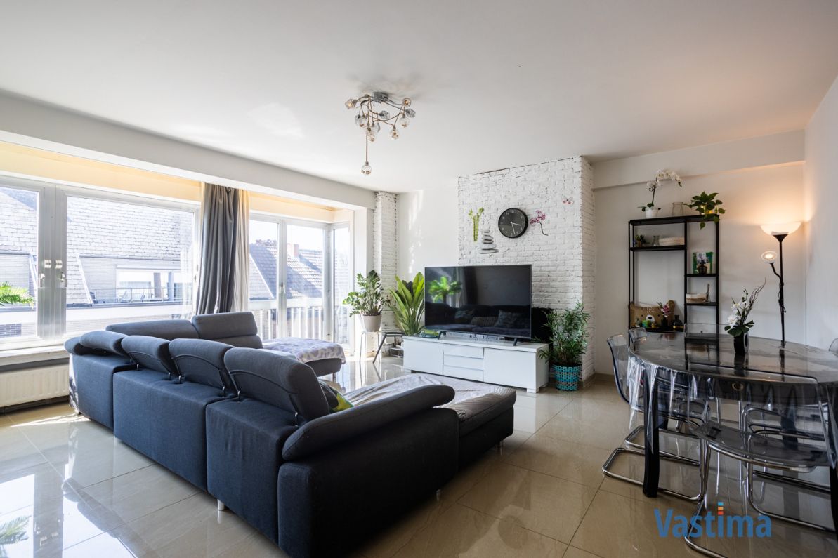 Appartement met 3 slaapkamers en terras in hartje Aalst foto 2