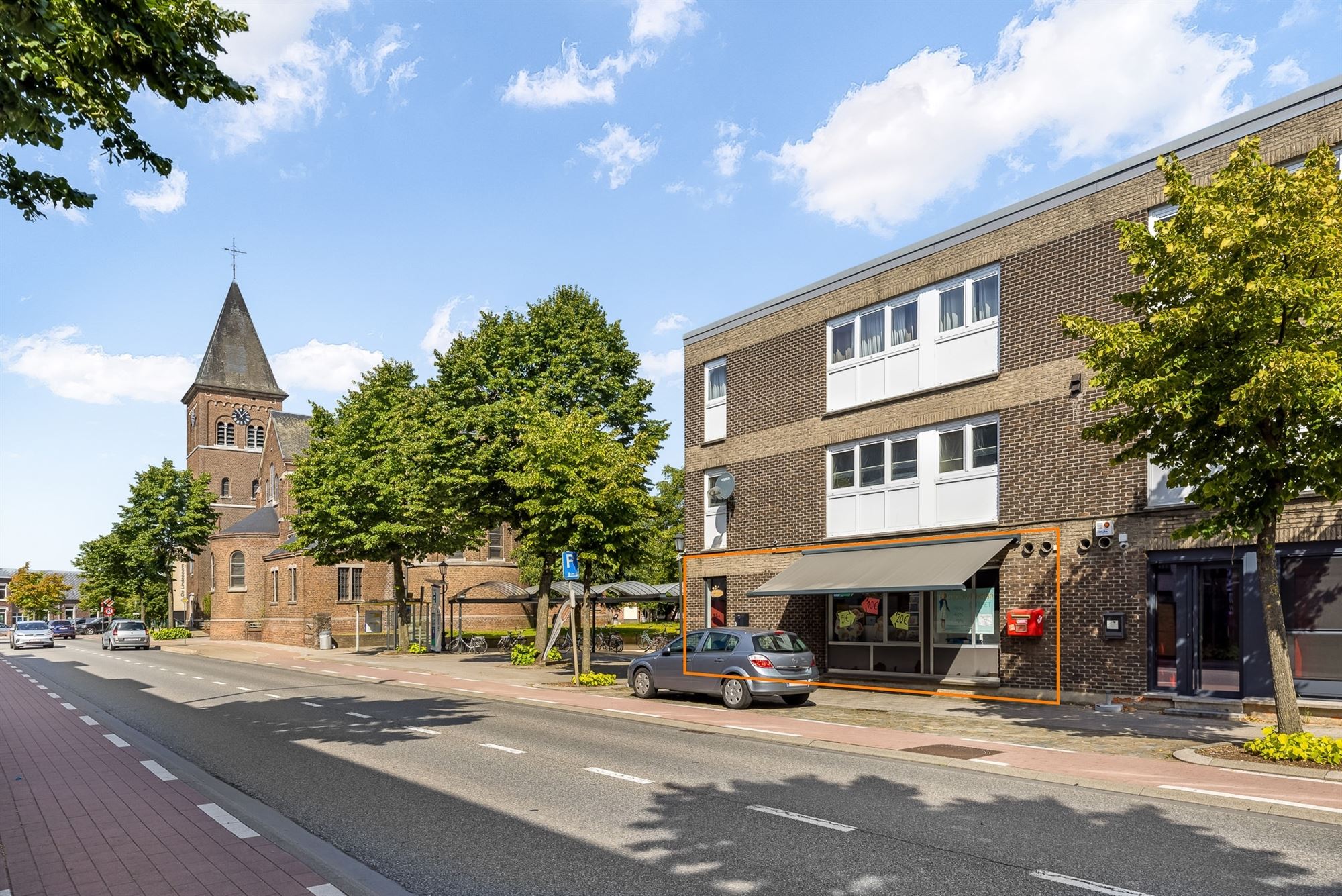 RUIM HANDELSPAND (123M²) IDEAAL GELEGEN OP DE HOEK VAN DE MARKT EN DE DORPSSTRAAT TE HEPPEN foto 20