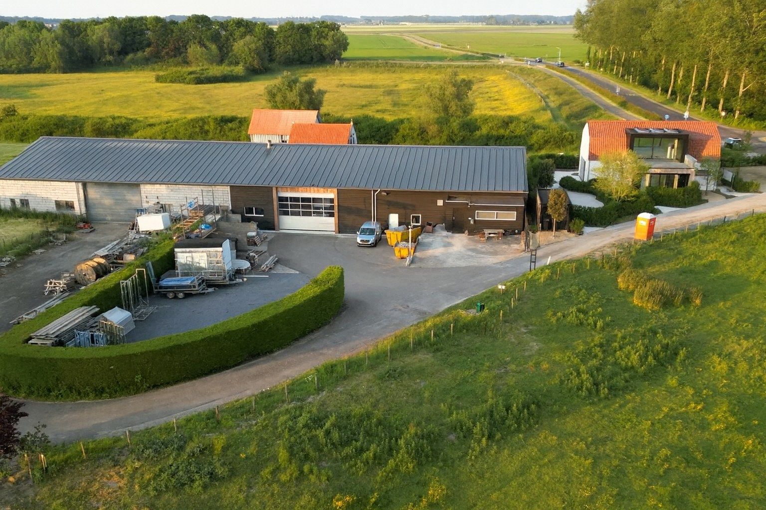 "Ruime hangar in Retranchement biedt talloze mogelijkheden voor industrieel gebruik" foto 3