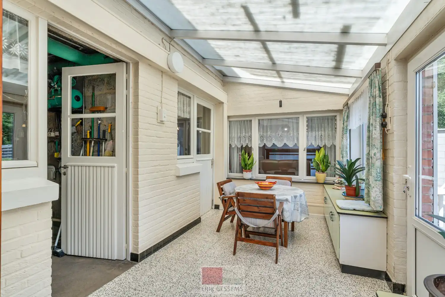 Leuke te renoveren woning met een bewoonbare oppervlakte van ca. 172 m², gelegen op een perceel van 485 m². foto 12