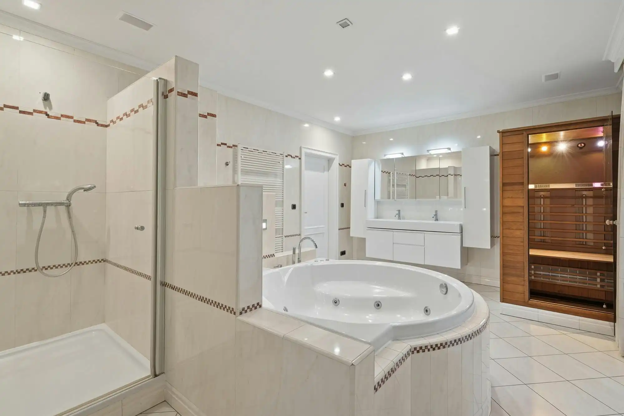 residentieel gelegen villa op 3490 m² te koop in Lichtaart foto 14