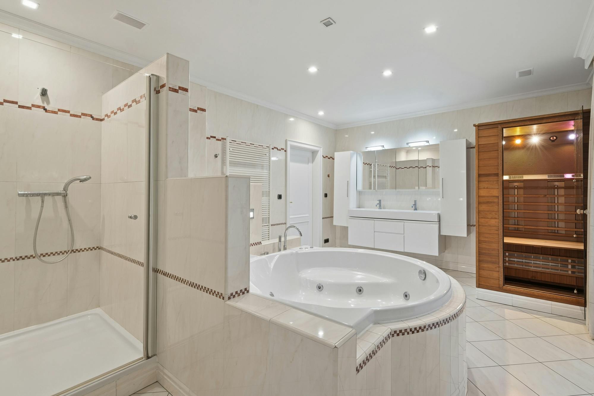 residentieel gelegen villa op 3490 m² te koop in Lichtaart foto 16
