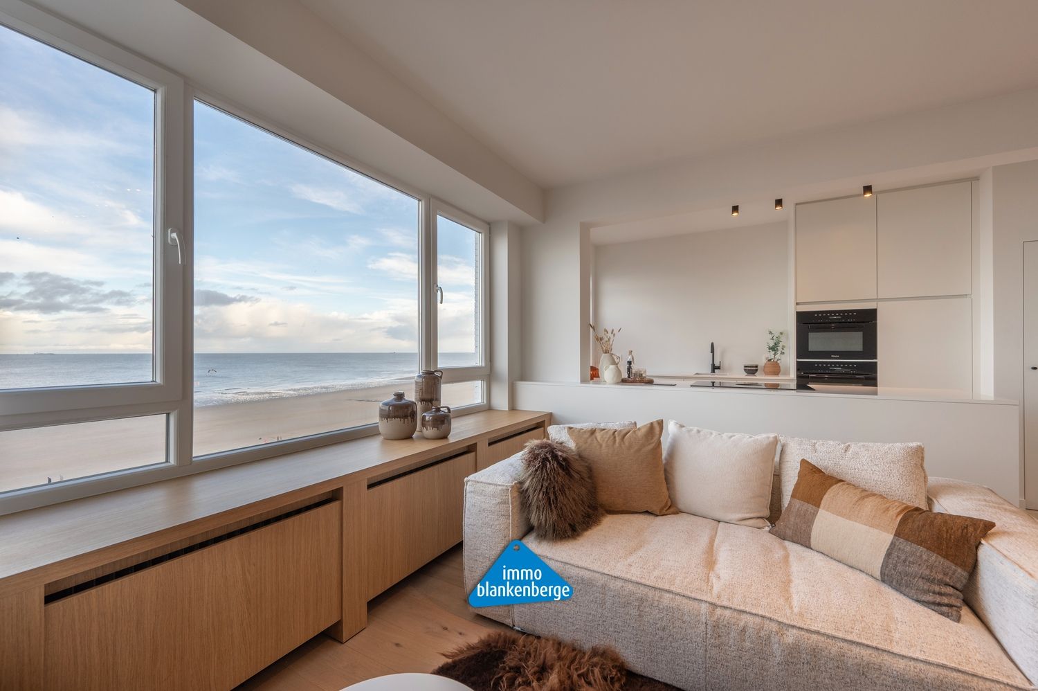 Luxeus appartement met 3 slaapkamers op de Zeedijk in Blankenberge met adembenemend zeezicht foto 2