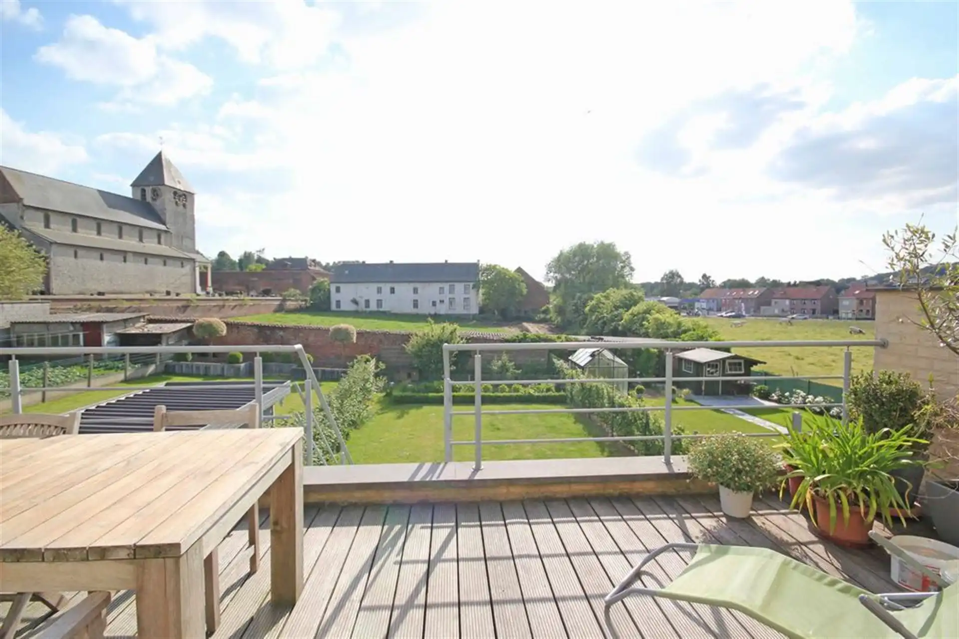 Recente bel-etage woning foto {{pictureIndex}}