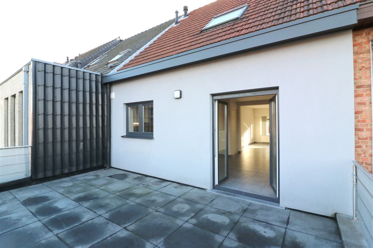 duplex met 2 slpk. en heel groot terras. Tip top ! foto {{pictureIndex}}