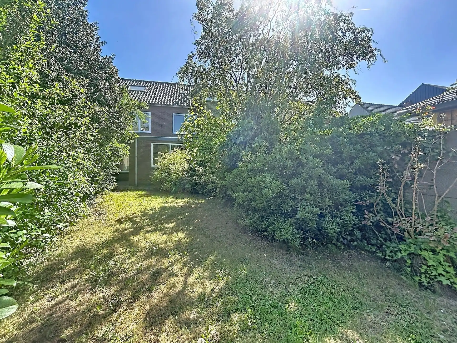 instapklare gezinswoning met 3 slaapkamers en garage op toplocatie foto 3