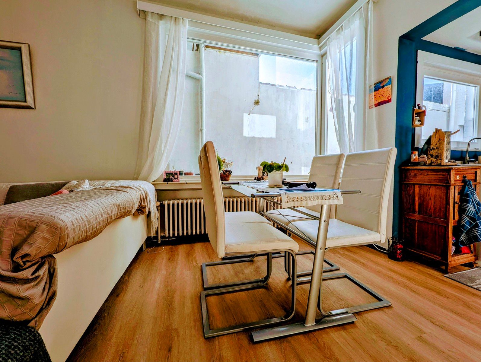 Instapklaar gelijkvloers appartement met 2 slaapkamers & polyvalente ruimte! foto 2