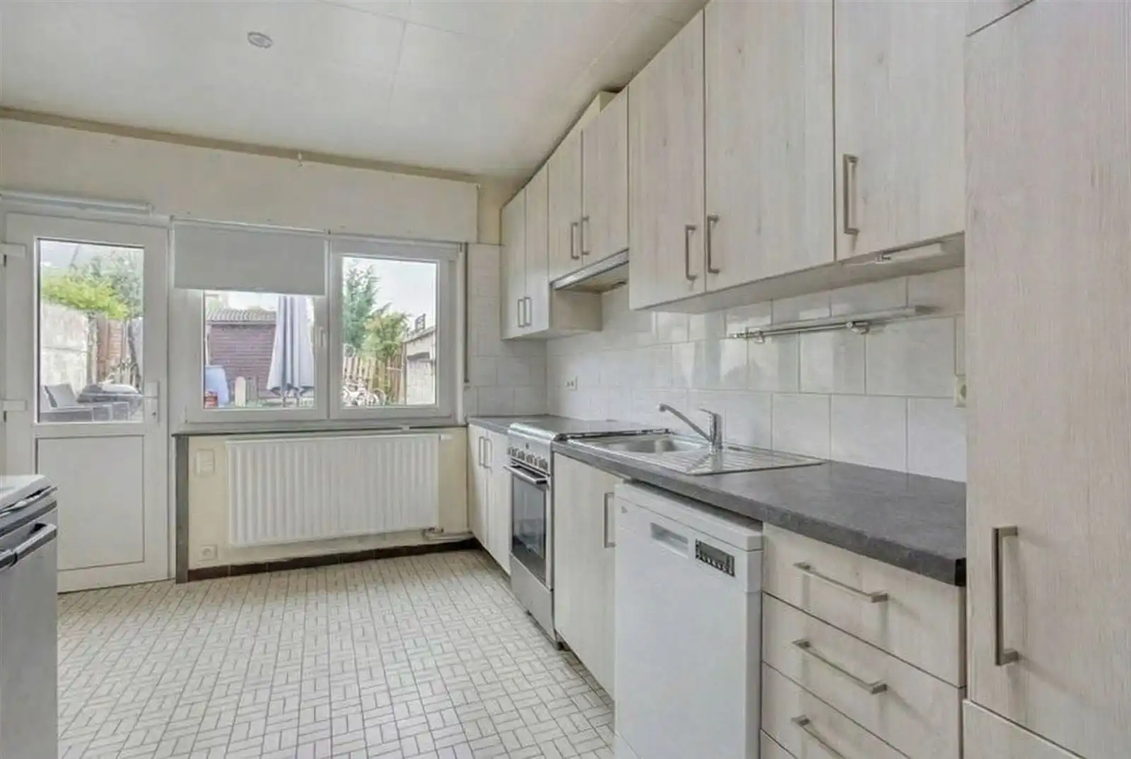 Instapklare woning met 4 slaapkamers en mooie tuin foto 7