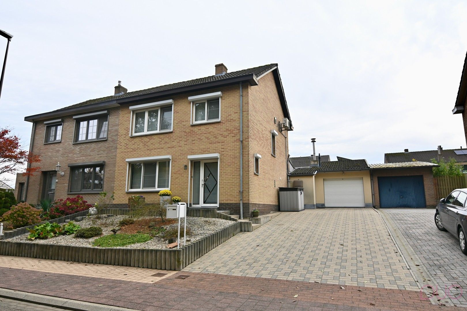 Instapklare halfopen bebouwing met vier slaapkamers, voorzien van alle moderne uitrustingen foto 25