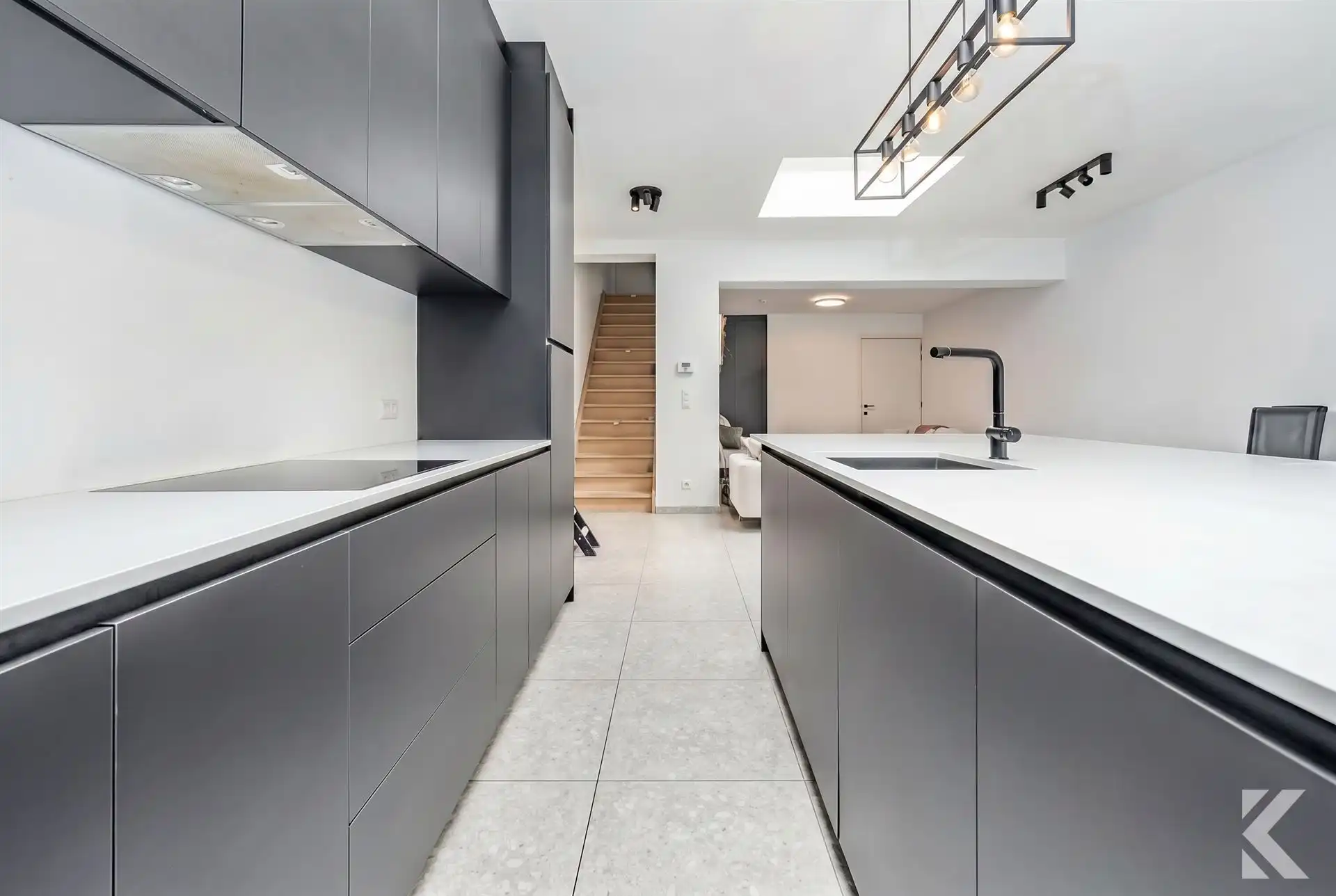 Volledig gerenoveerde woning met 4 slaapkamers en tuin. foto 6