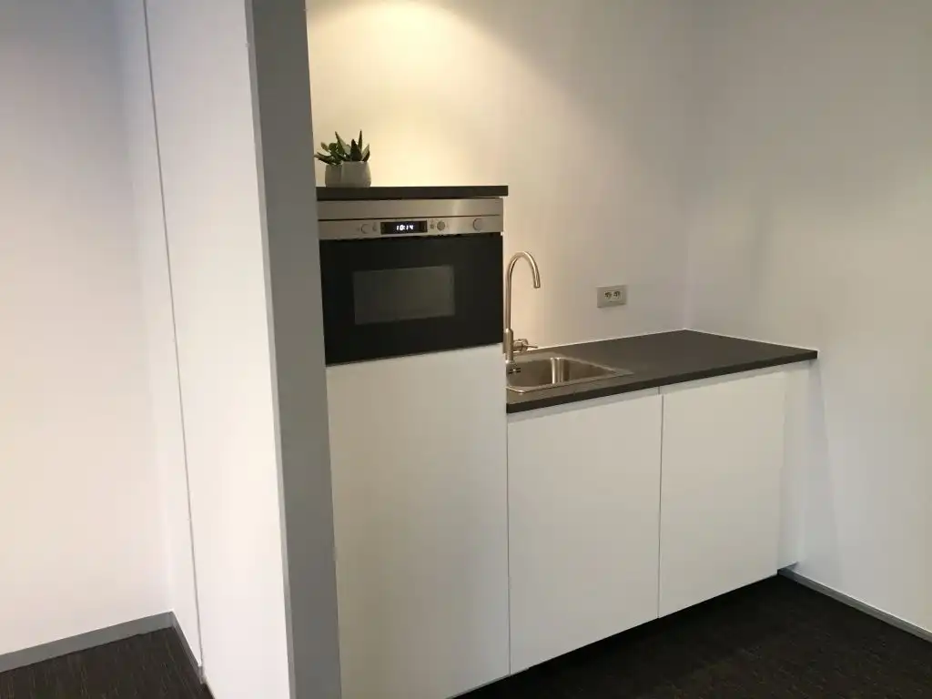 Instapklare kantoren op strategische ligging foto 4