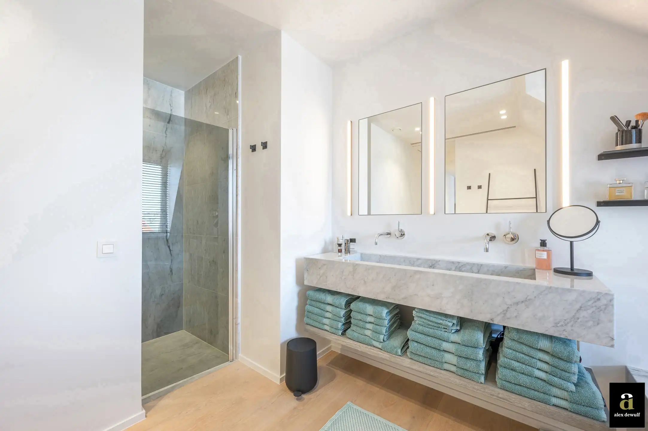 Licht en modern duplexappartement, gelegen vlakbij Zeedijk en Rubensplein. foto 21