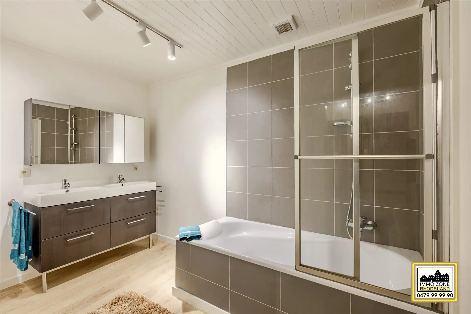 Knappe en uiterst instapklare starterswoning foto 10