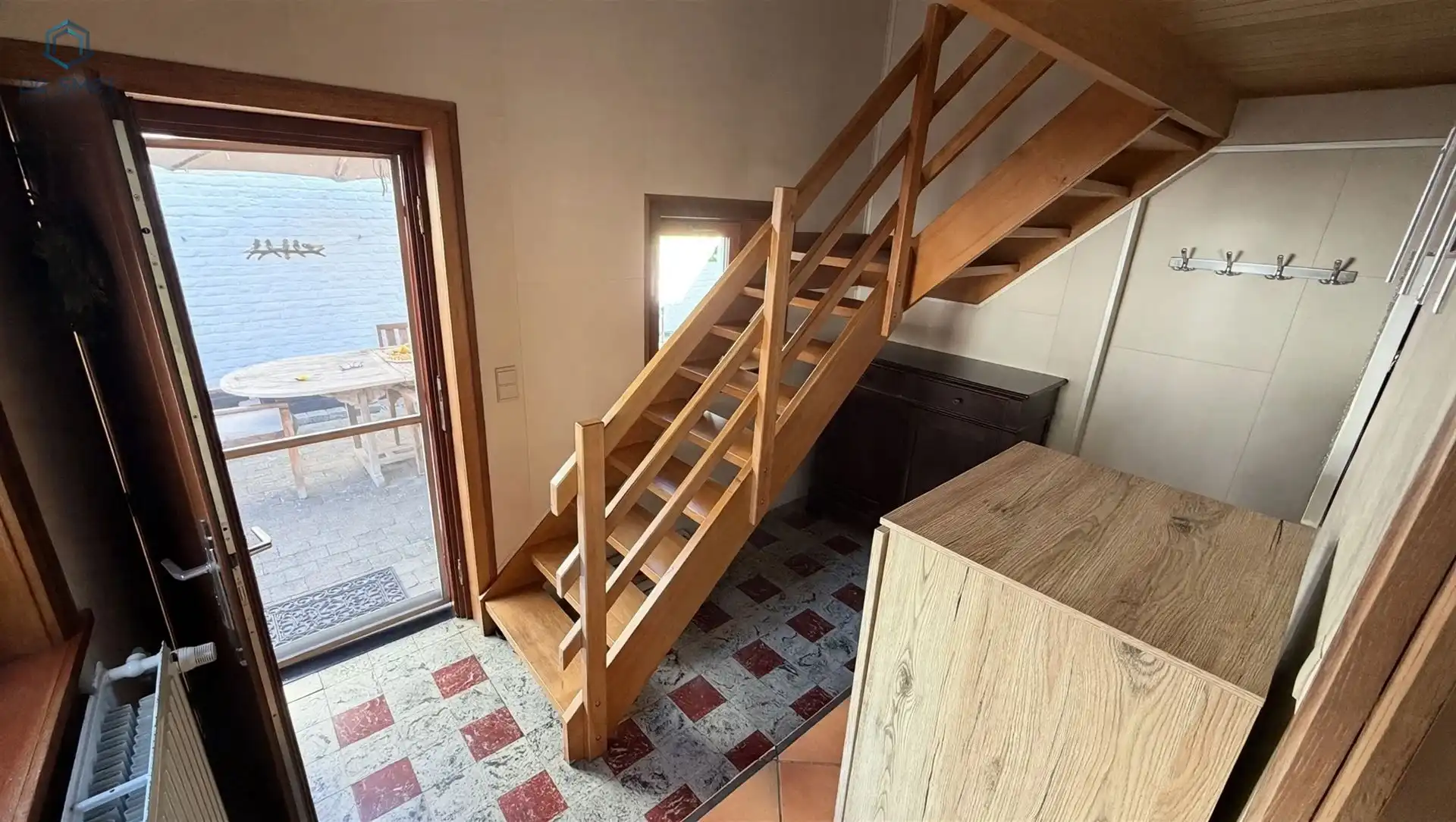INSTAPKLARE WONING MET 4 SLAAPKAMERS, GARAGE EN VEELZIJDIG BIJGEBOUW foto 8