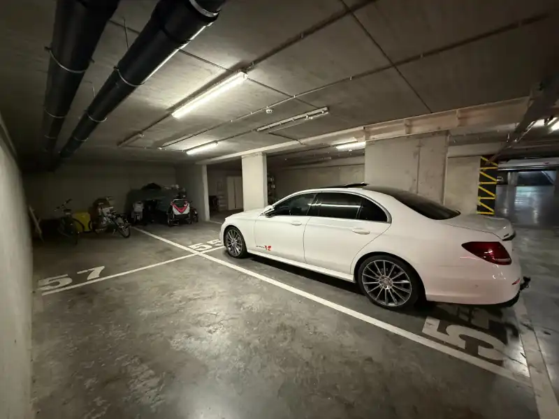 Ruim en lichtrijk appartement met 2 slaapkamers, terras en 'dubbele' autostaanplaats op een boogscheut van de Leie foto 13