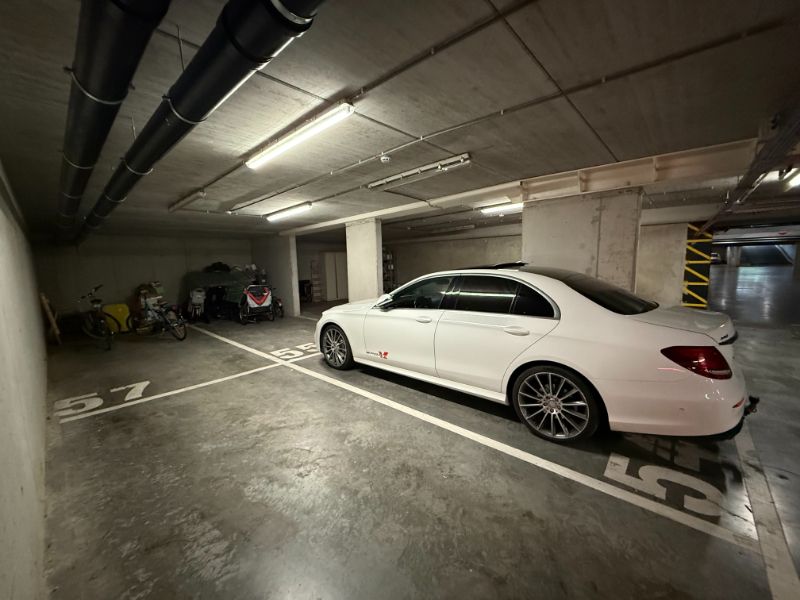 Ruim en lichtrijk appartement met 2 slaapkamers, terras en 'dubbele' autostaanplaats op een boogscheut van de Leie foto 13