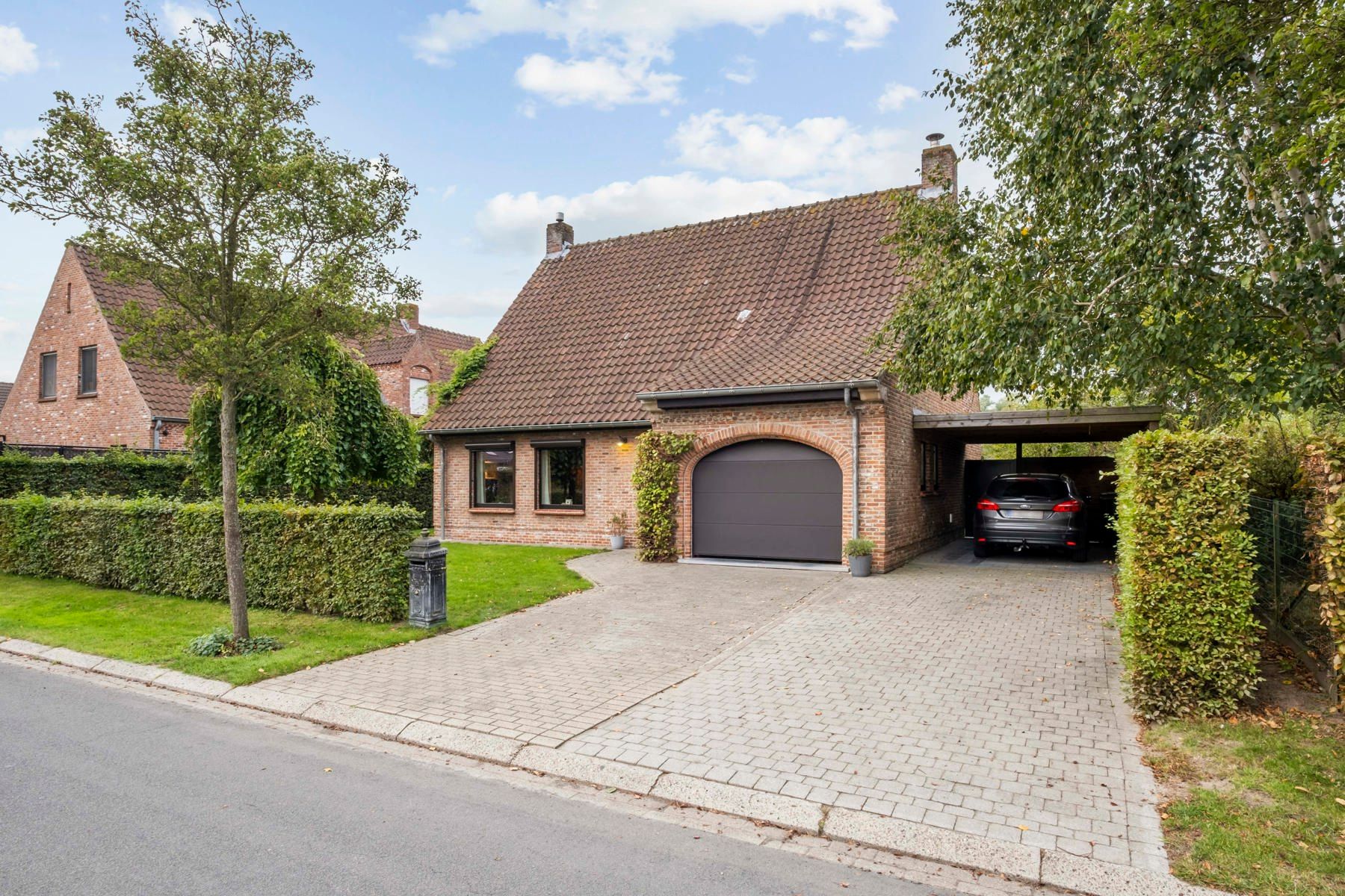 Instapklare woning in rustige woonwijk te Loppem! foto {{pictureIndex}}