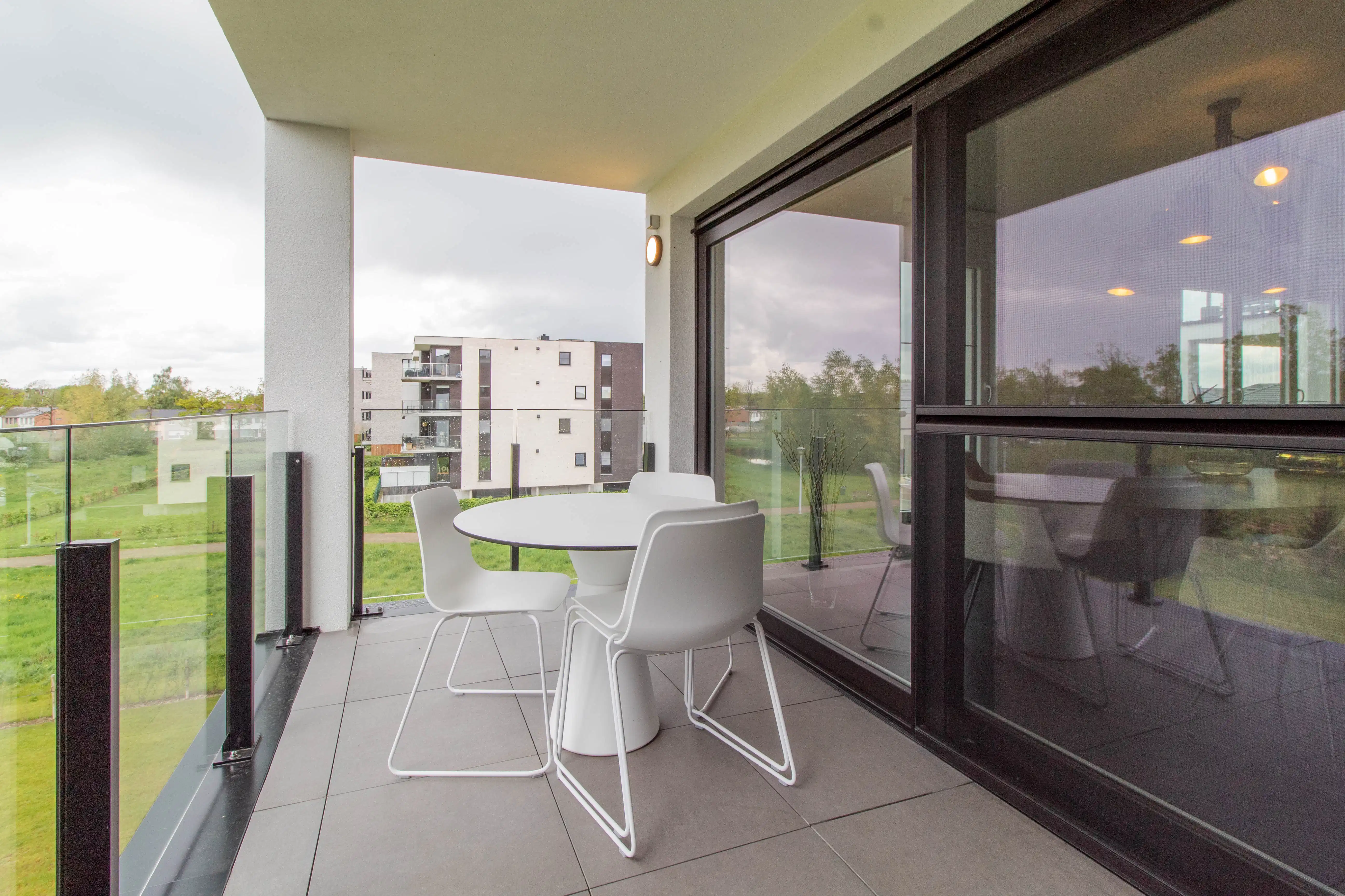 Modern appartement met zuidwestgericht terras in Wetteren foto 12