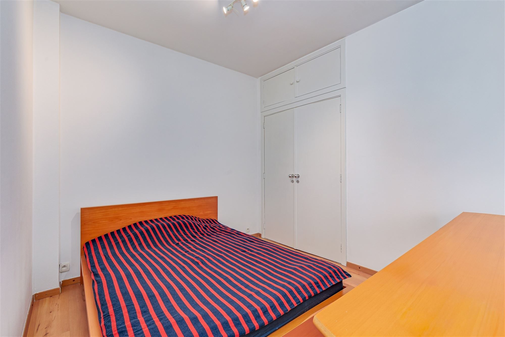 Ruime studio met een aparte slaaphoek te Antwerpen! foto 4