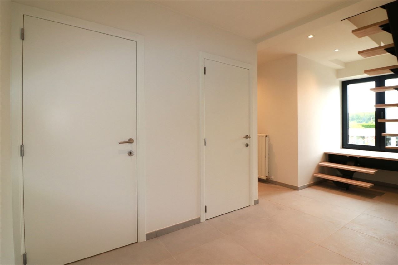 gerenoveerde duplex, 3 slpk., terras, nabij centrum en E 314  foto 12