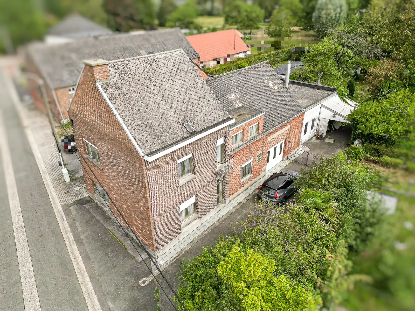 Hoofdfoto van de publicatie: Te renoveren woning met werkplaats en ruim perceel in landelijke omgeving te Londerzeel.