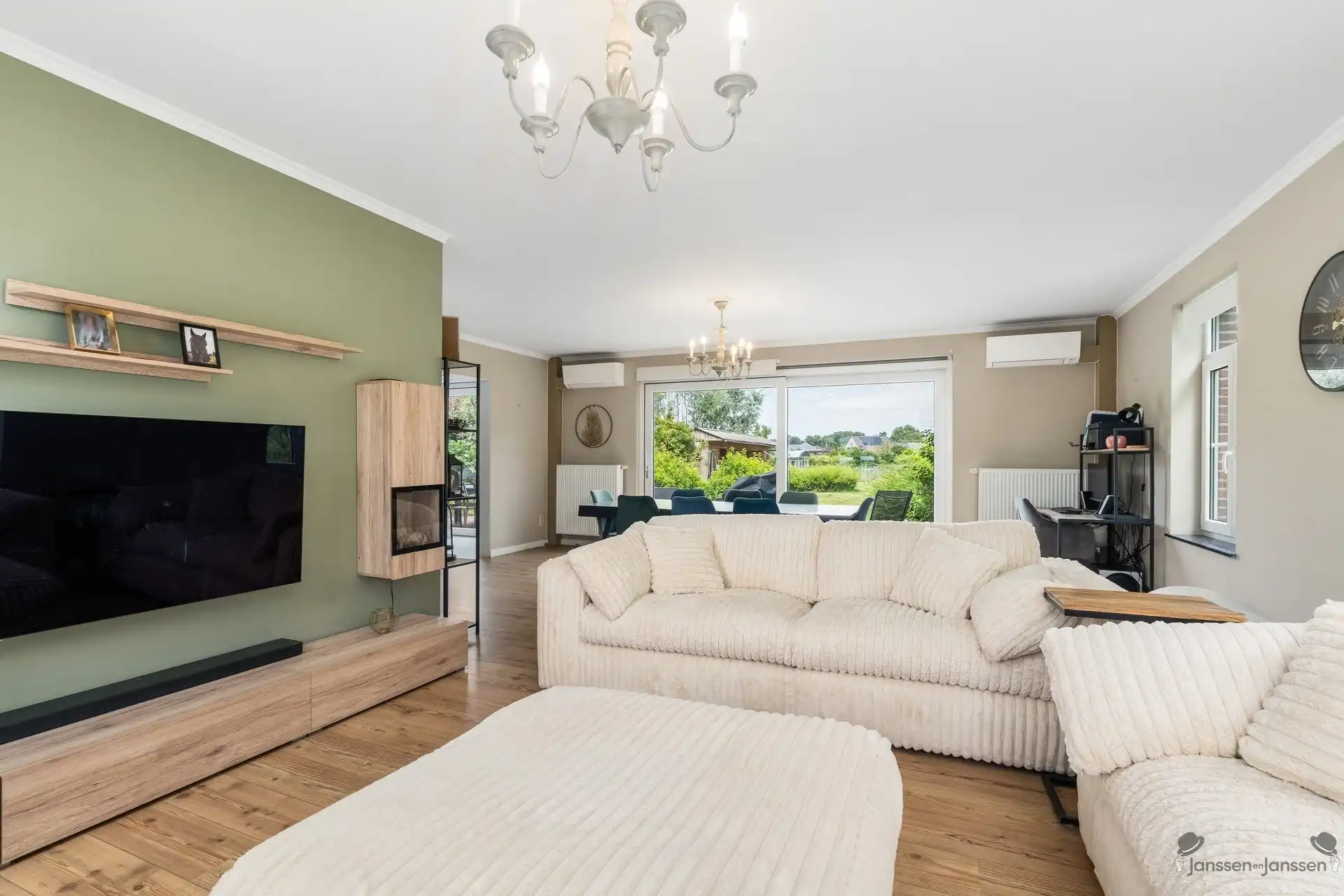 Moderne gezinswoning op een perceel van 6.940 m² met paardenaccommodatie foto 4