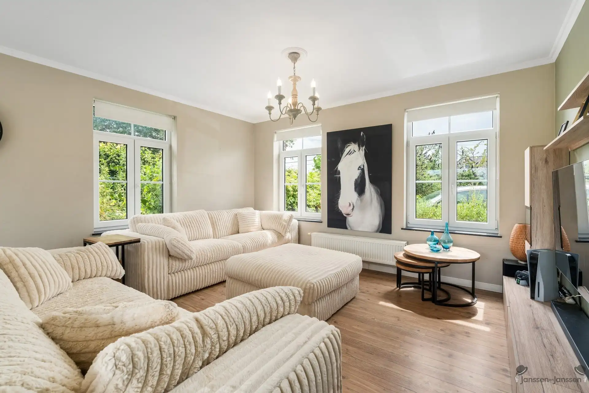 Moderne gezinswoning op een perceel van 6.940 m² met paardenaccommodatie foto 4