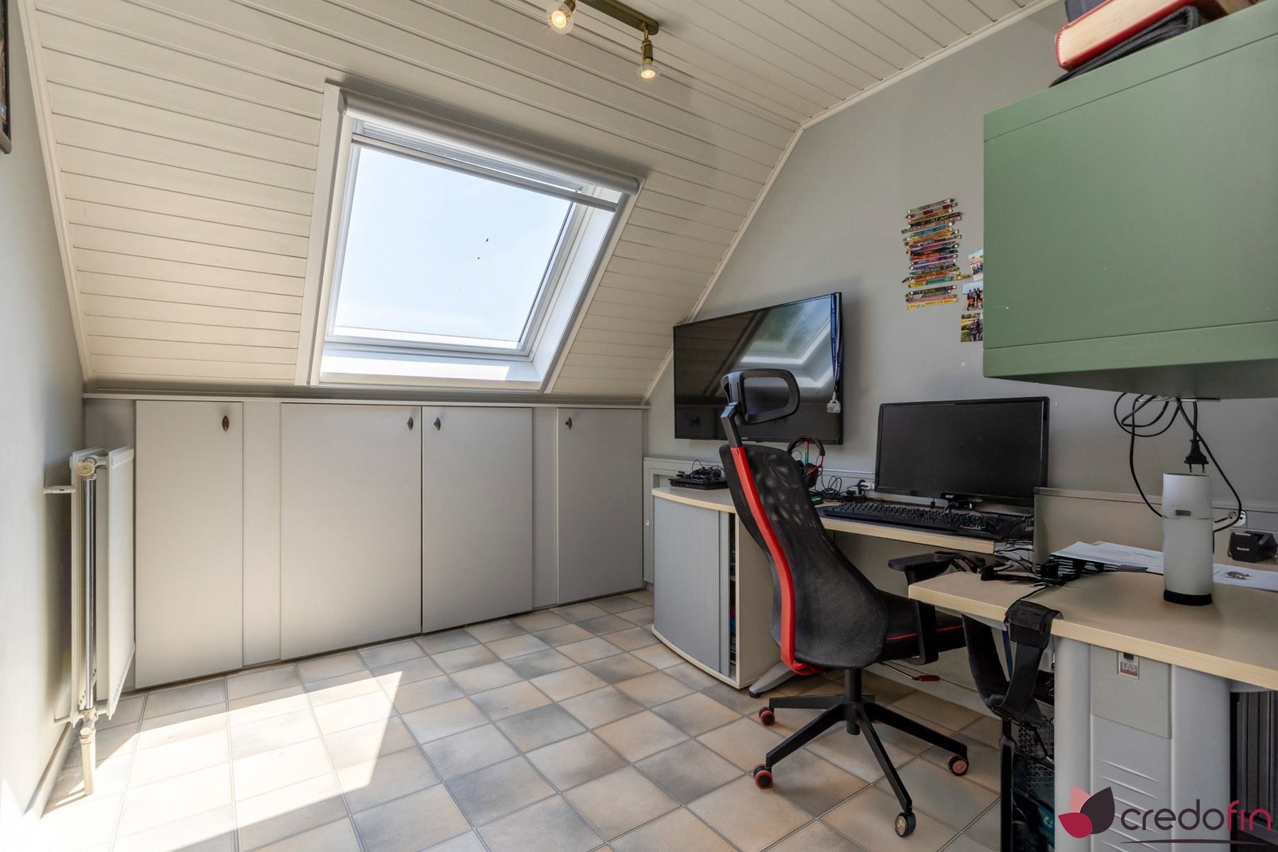 Goed gelegen gezinswoning met 3 slaapkamers en ruime garage foto 12