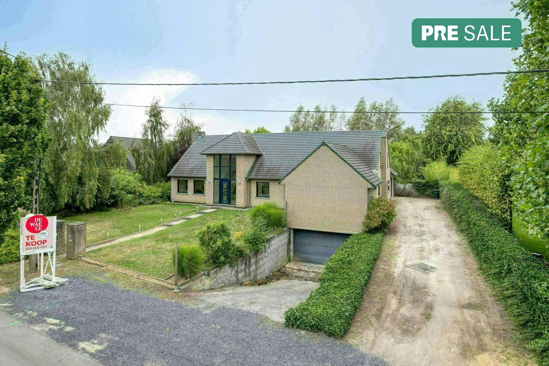Ruime villa met 5 kamers te koop in Desselgem foto {{pictureIndex}}