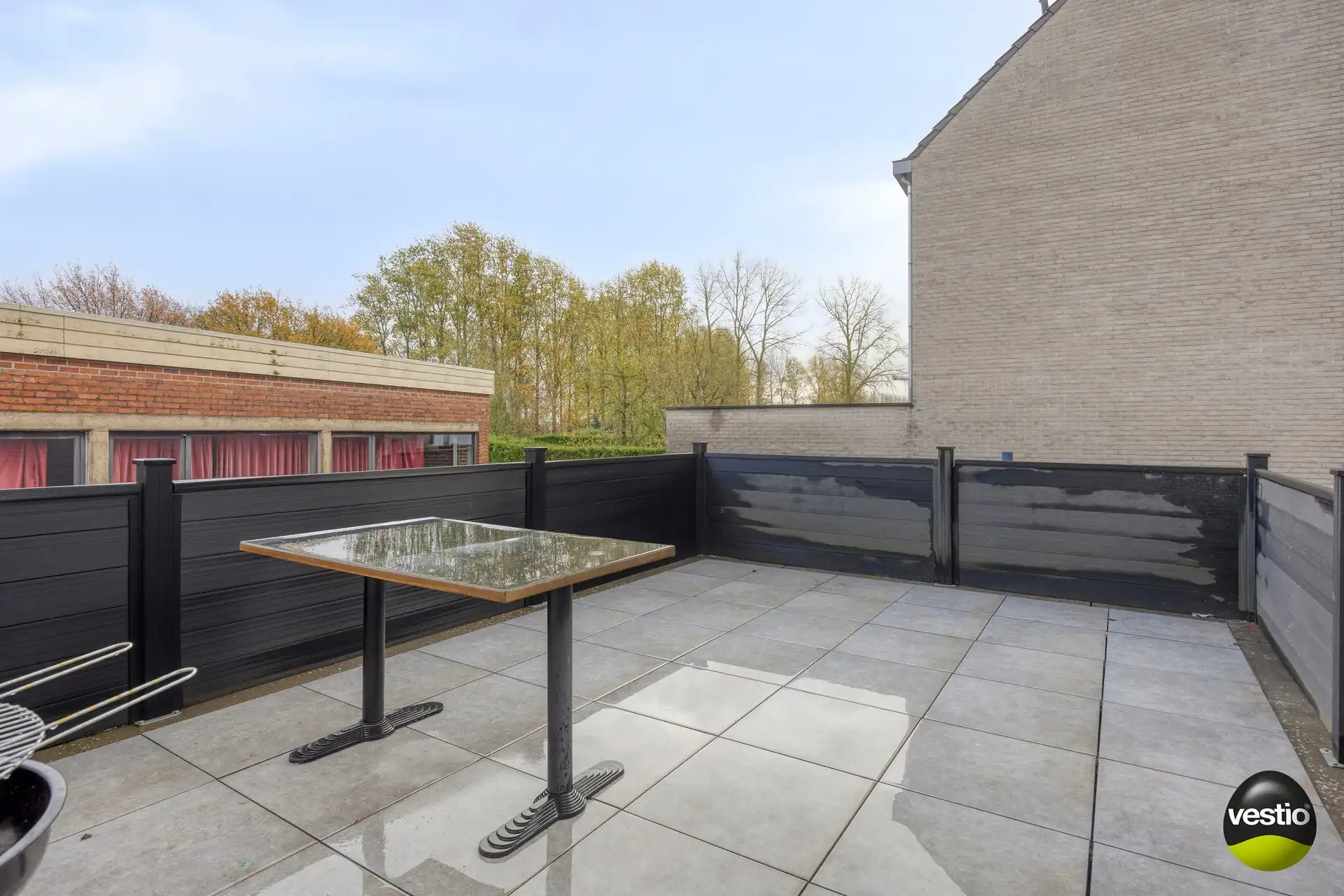 Handelshuis met absolute topligging en verhuurd bovenliggend appartement in hartje Alken. foto 14