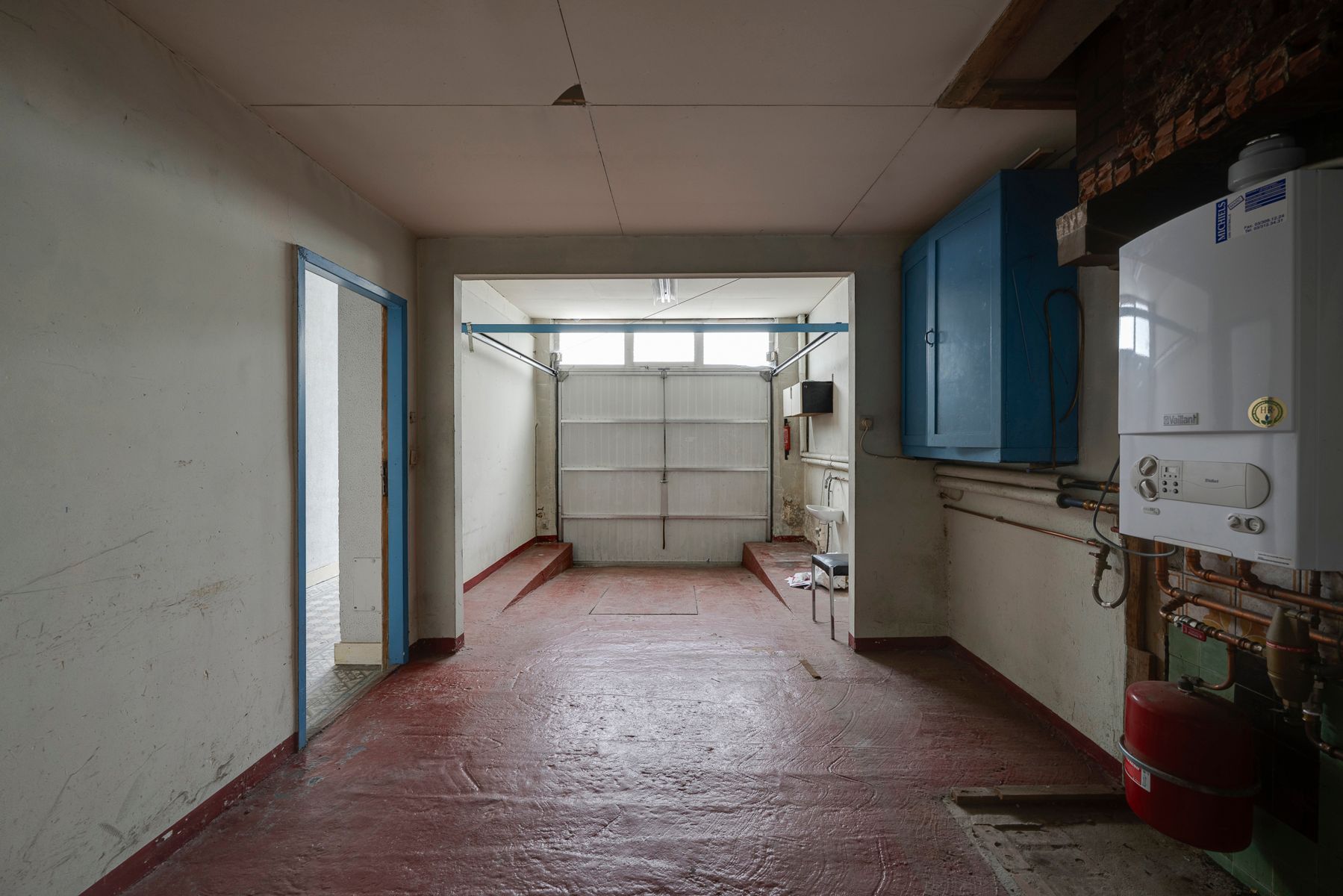 Te renoveren herenhuis met garage in hartje Markgravebuurt foto {{pictureIndex}}