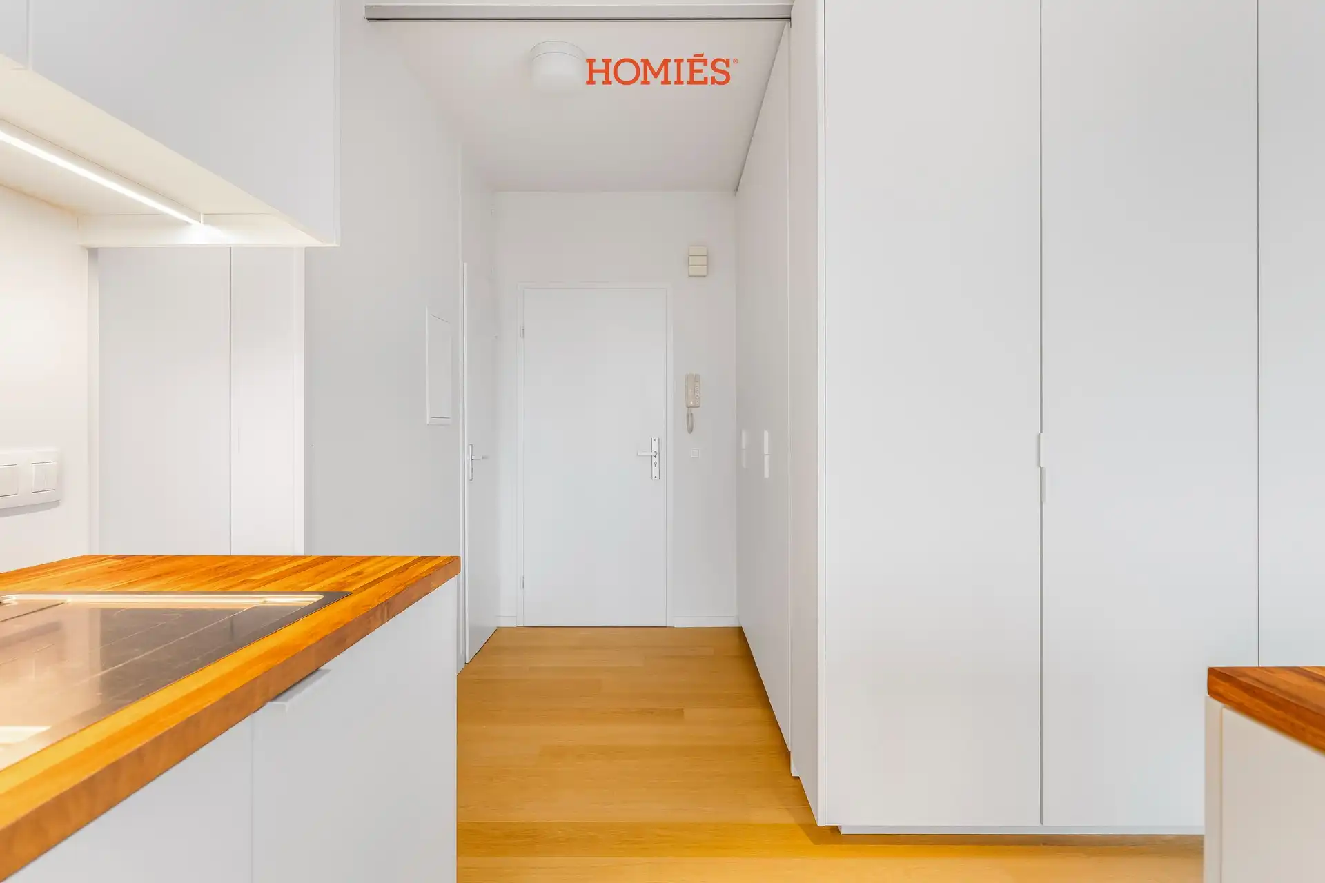 Gerenoveerd éénslaapkamerappartement met prachtig stadszicht foto 8