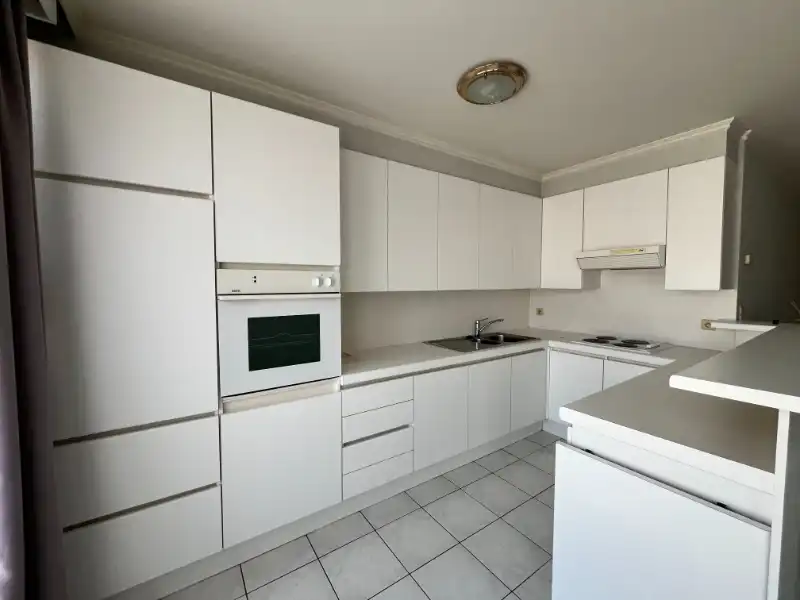 2 slaapkamer appartement met terras foto 8