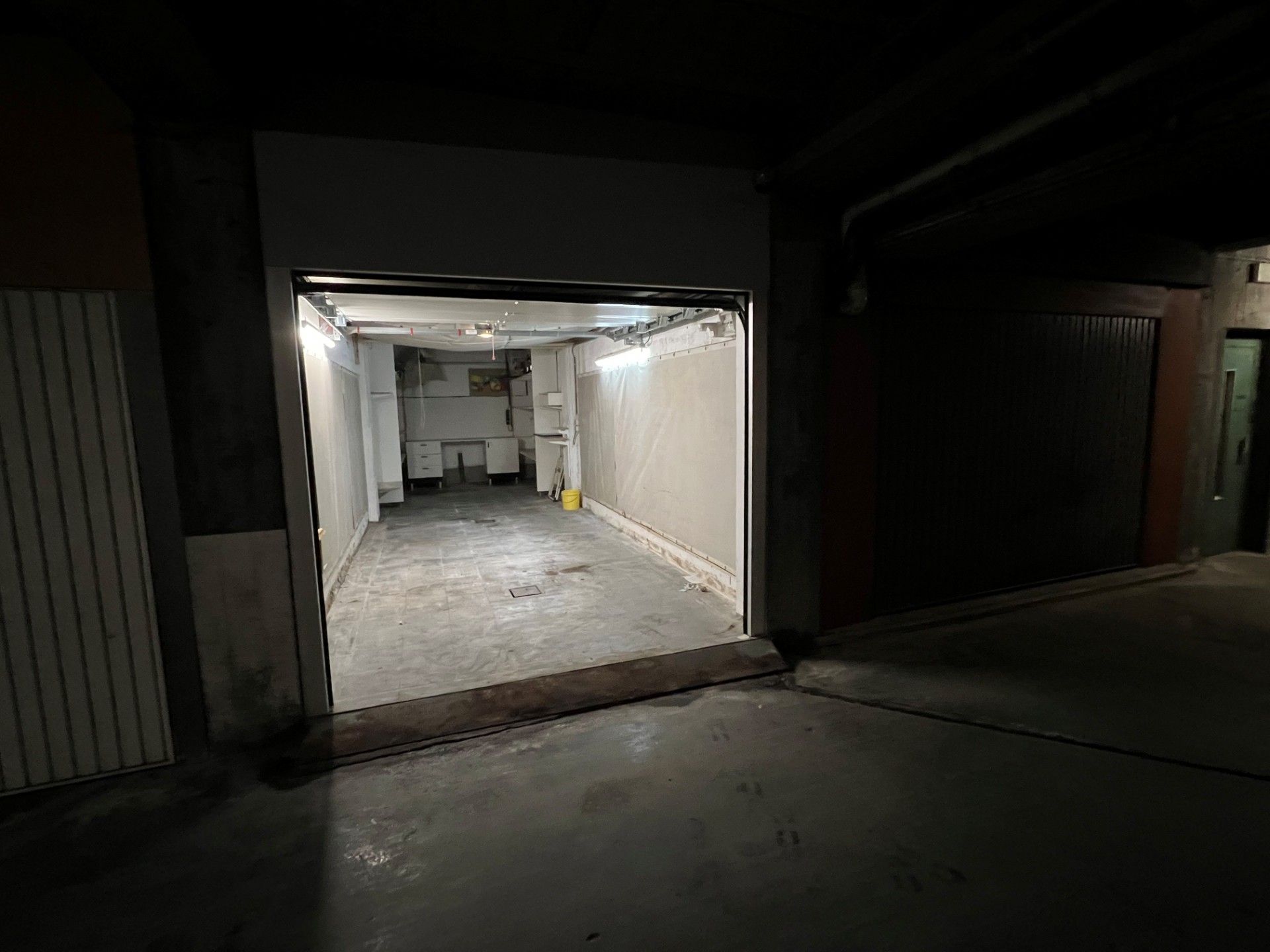 Garage te huur in centrum Harelbeke foto {{pictureIndex}}