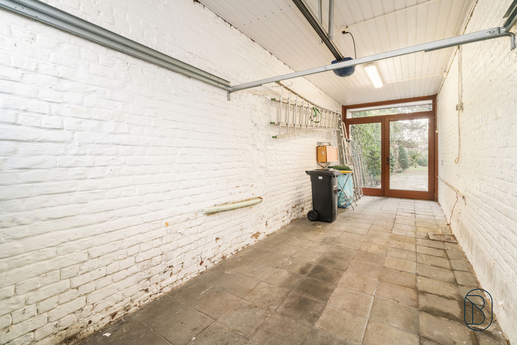 Topgelegen opbrengsteigendom met garage en grote tuin foto 18