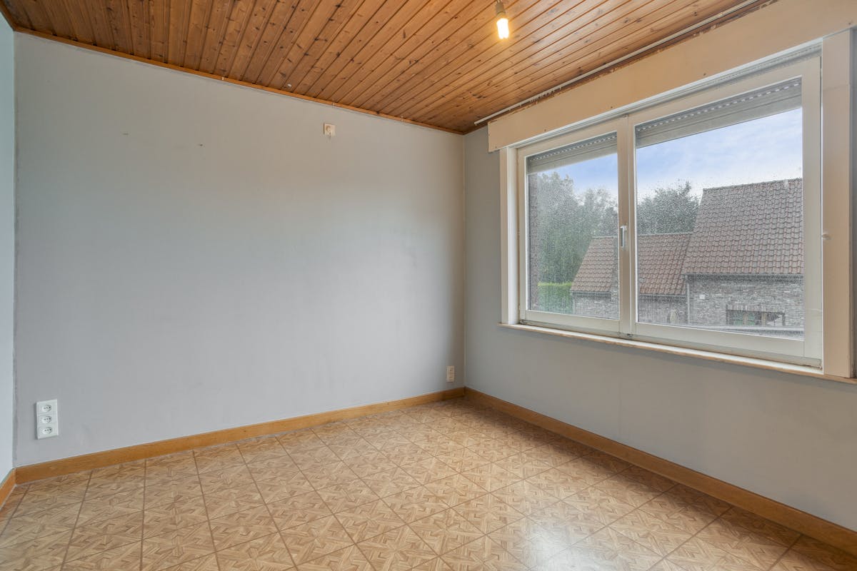 Te renoveren huis te koop met garage in Aartrijke foto 12
