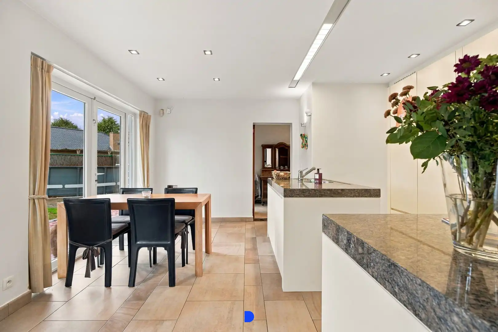 Ruime villa op een perceel van 2.877m² foto 12
