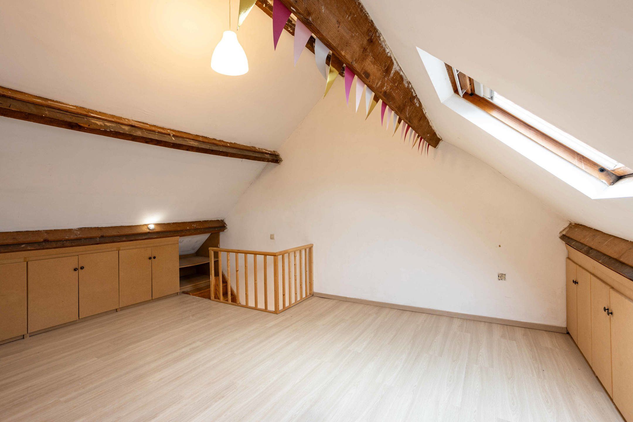 Gerenoveerde woning met 3 slaapkamers en terras. foto 18