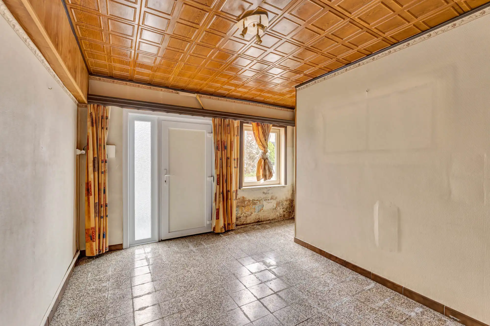 Ruime woning met veel potentieel en grote garage (80m²) foto 15