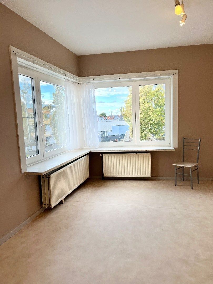 Vrije studio met open zicht op het station foto 3