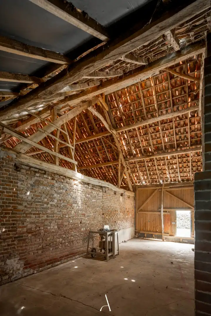 Karaktervolle hoeve-eigendom met drie afzonderlijke gebouwen op ca. 2.323 m² in landelijke omgeving van Kinrooi foto 8