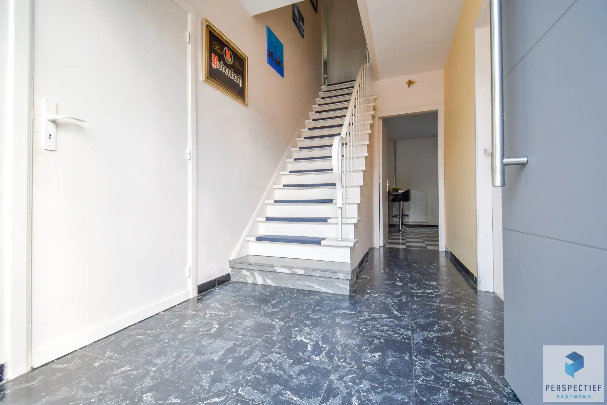 RUIME LICHTRIJKE WONING met 4 SLPKS, GARAGE en grote TUIN foto 9