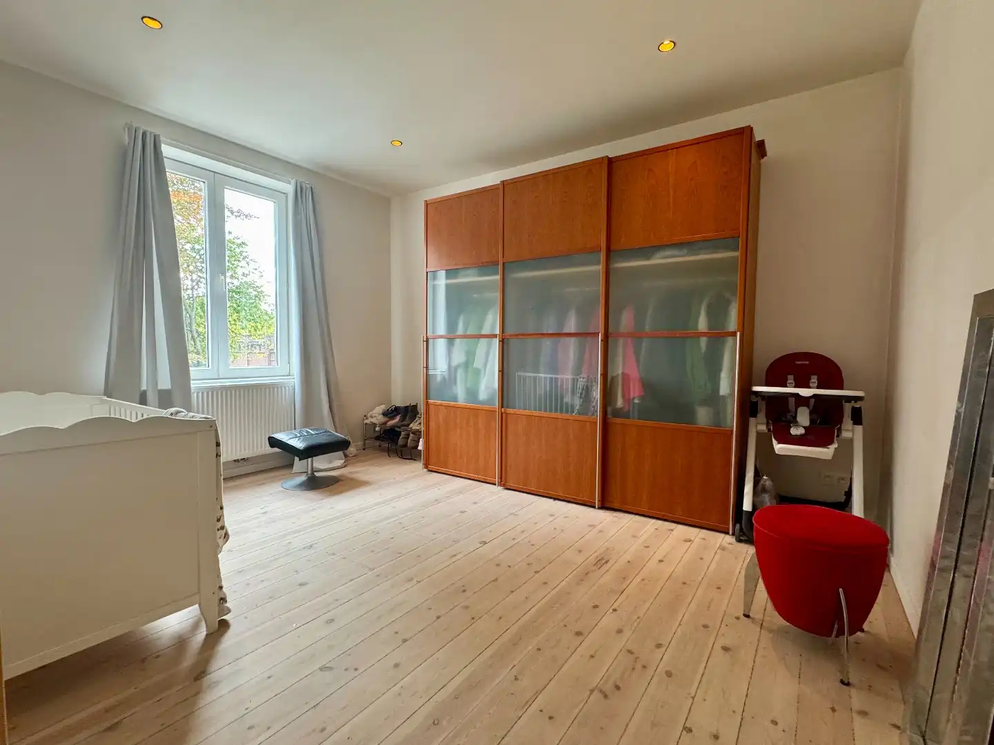 GERENOVEERDE WONING MET 4 SLPKS, 2 BADKAMERS, TUIN EN HUURGARAGE foto 16