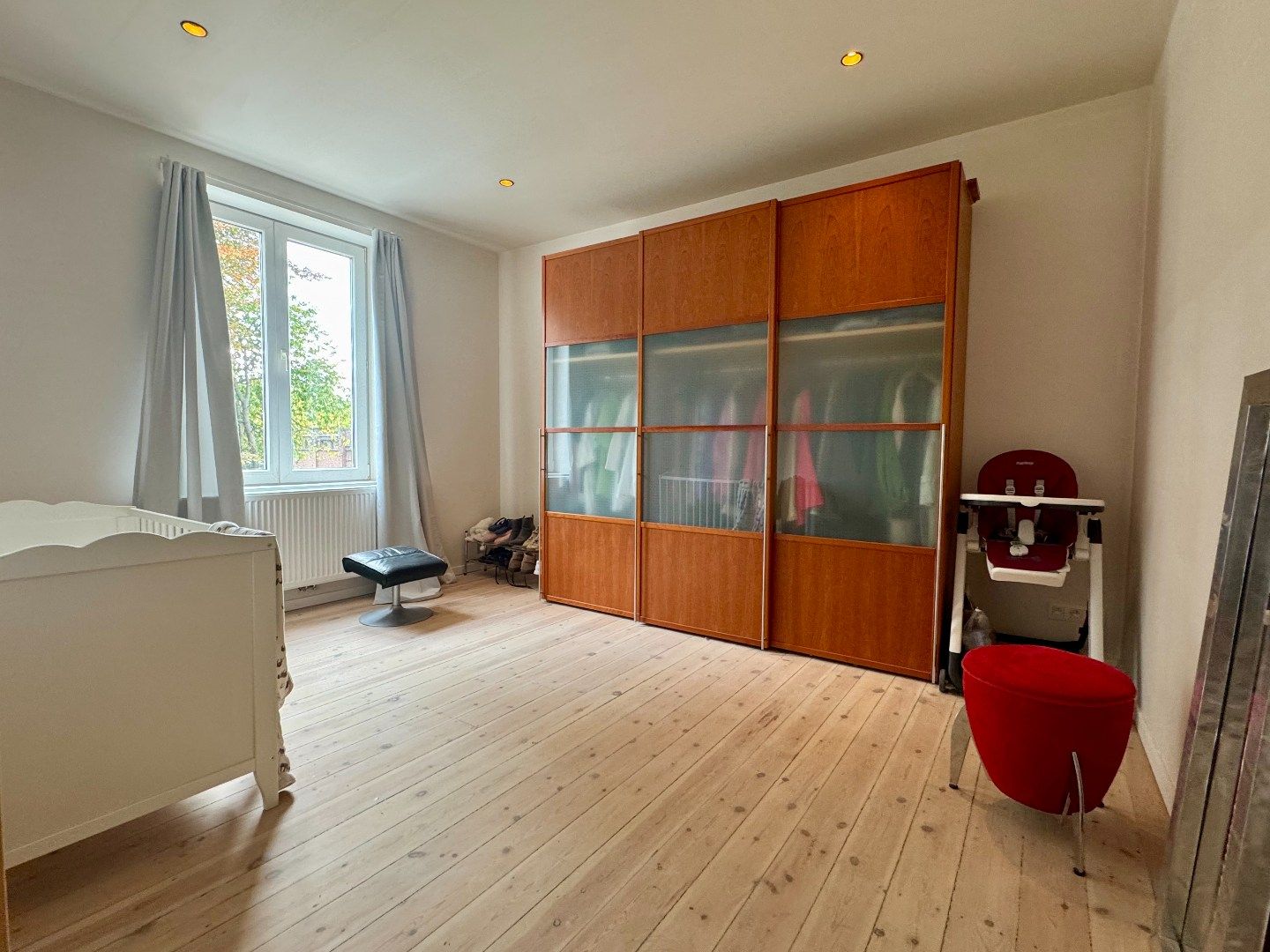 GERENOVEERDE WONING MET 4 SLPKS, 2 BADKAMERS, TUIN EN HUURGARAGE foto 16