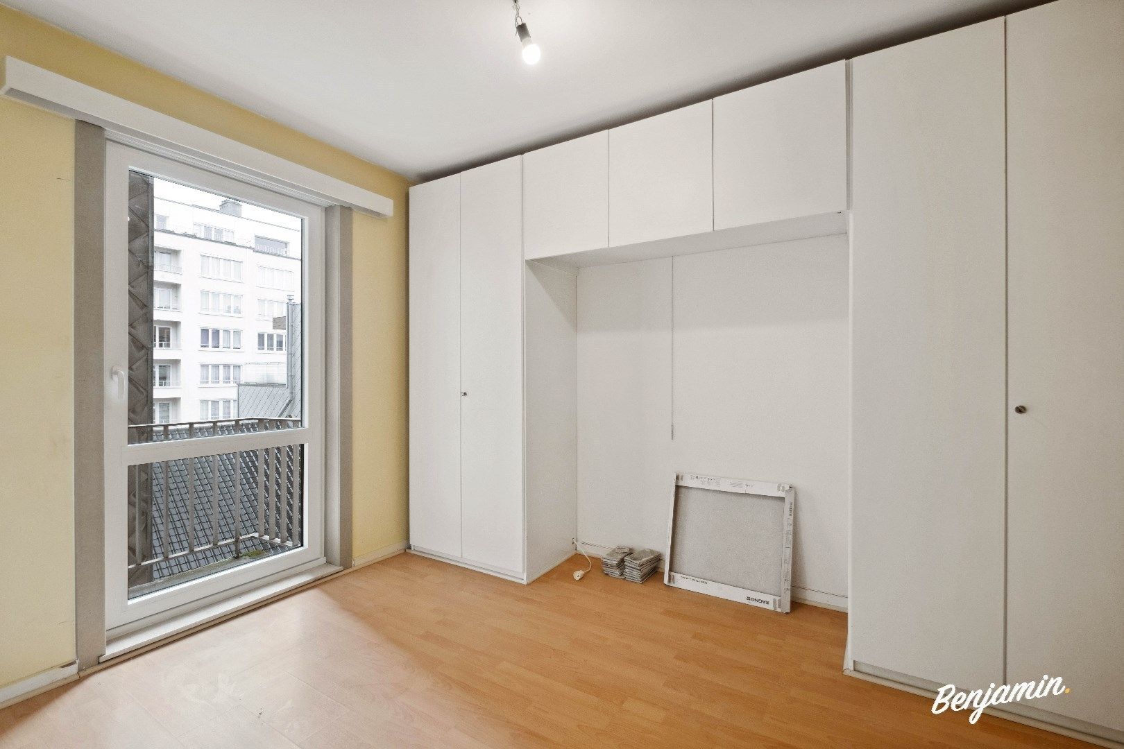 Instapklaar appartement met 2 slaapkamers, balkon en berging op centrale ligging in Oostende foto 7