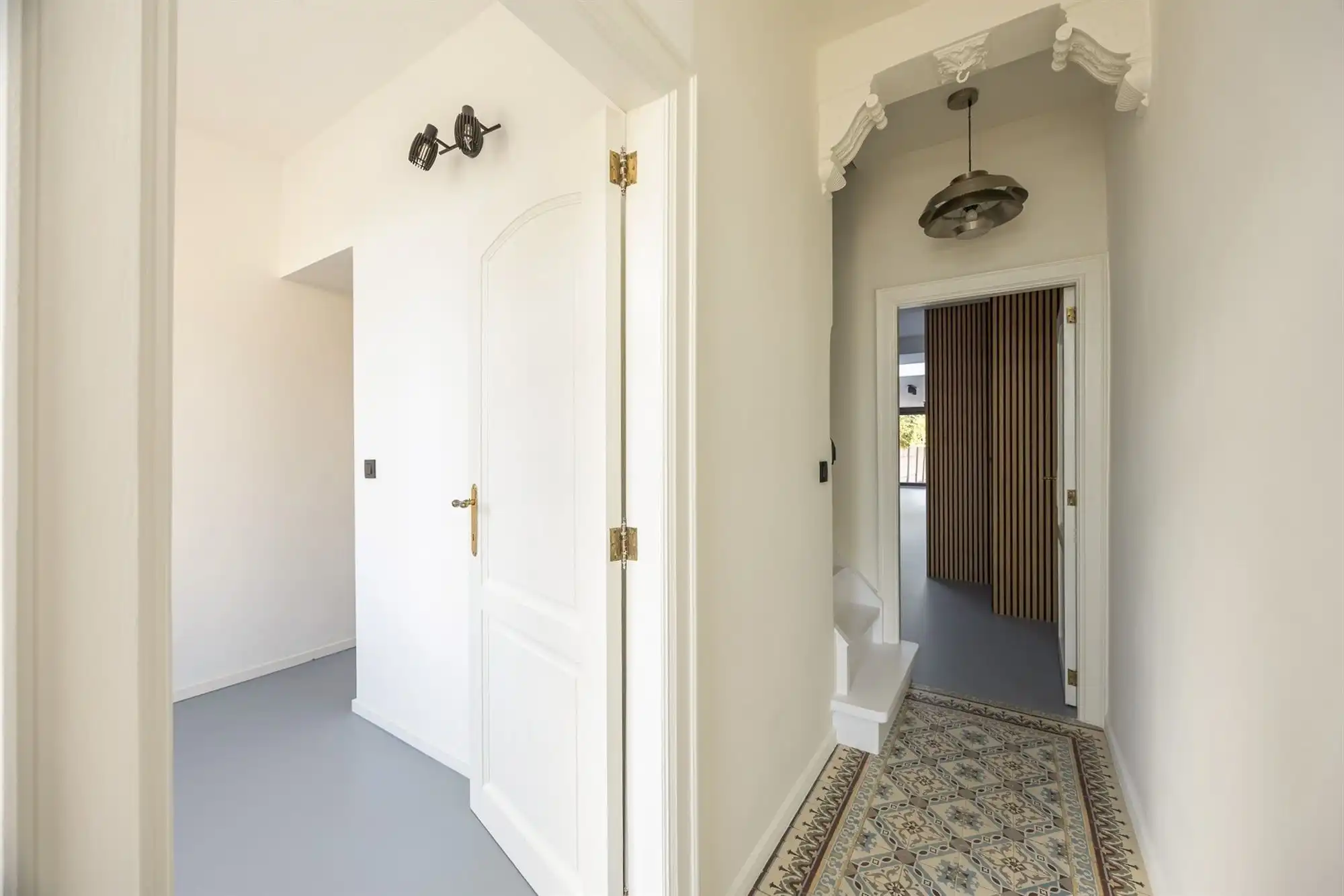 Gerenoveerde woning met drie slaapkamers en tuin foto 2