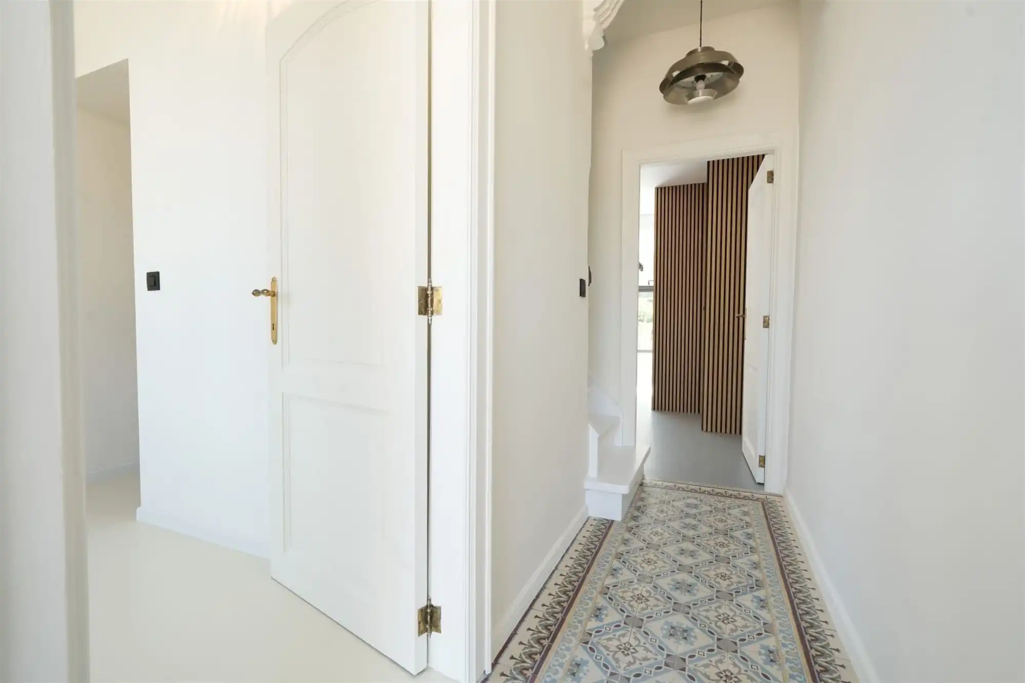Gerenoveerde woning met drie slaapkamers en tuin foto 2