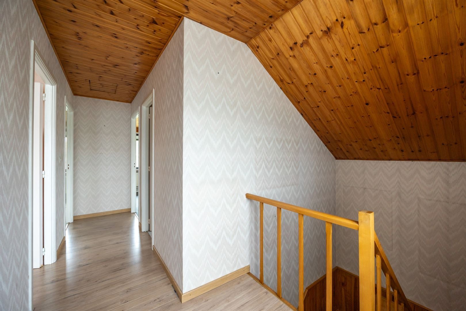 Halfopen woning met potentieel foto 12